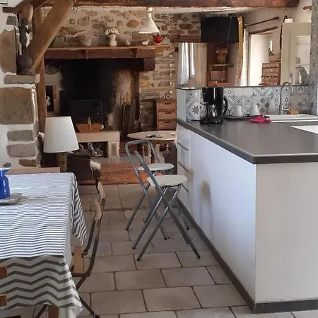 Проживание в семье Les Petits Chemins