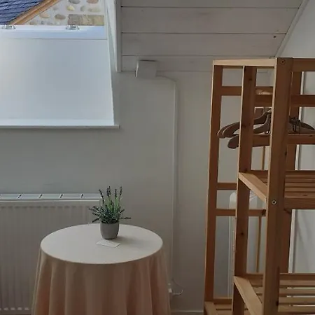 Les Petits Chemins Проживание в семье *