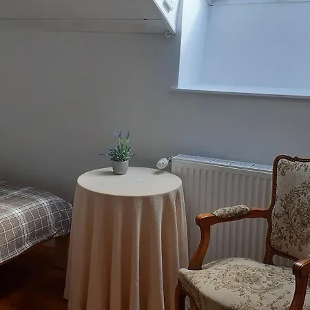 Проживание в семье Les Petits Chemins Ledeuix